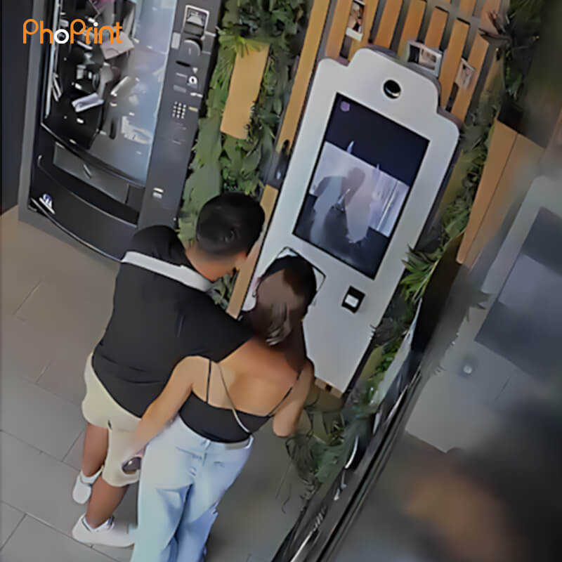 Quick-assembly photo booth investment opportunity