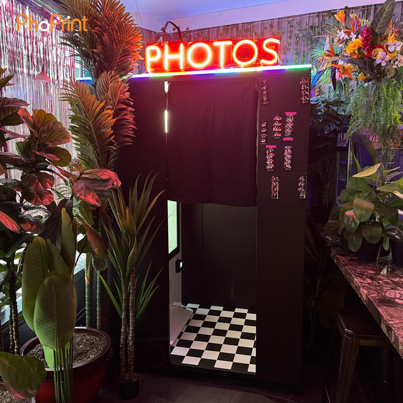 Photo booth business opportunities with modern kiosks